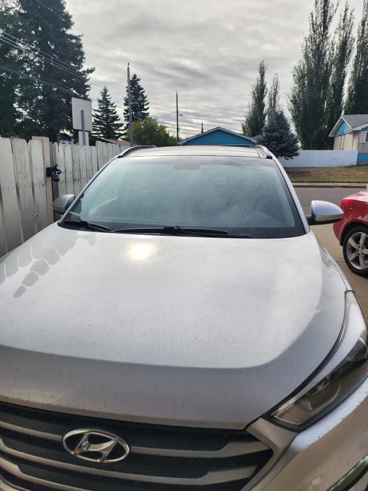 Silver Hyundai Tucson SUV - photo 4