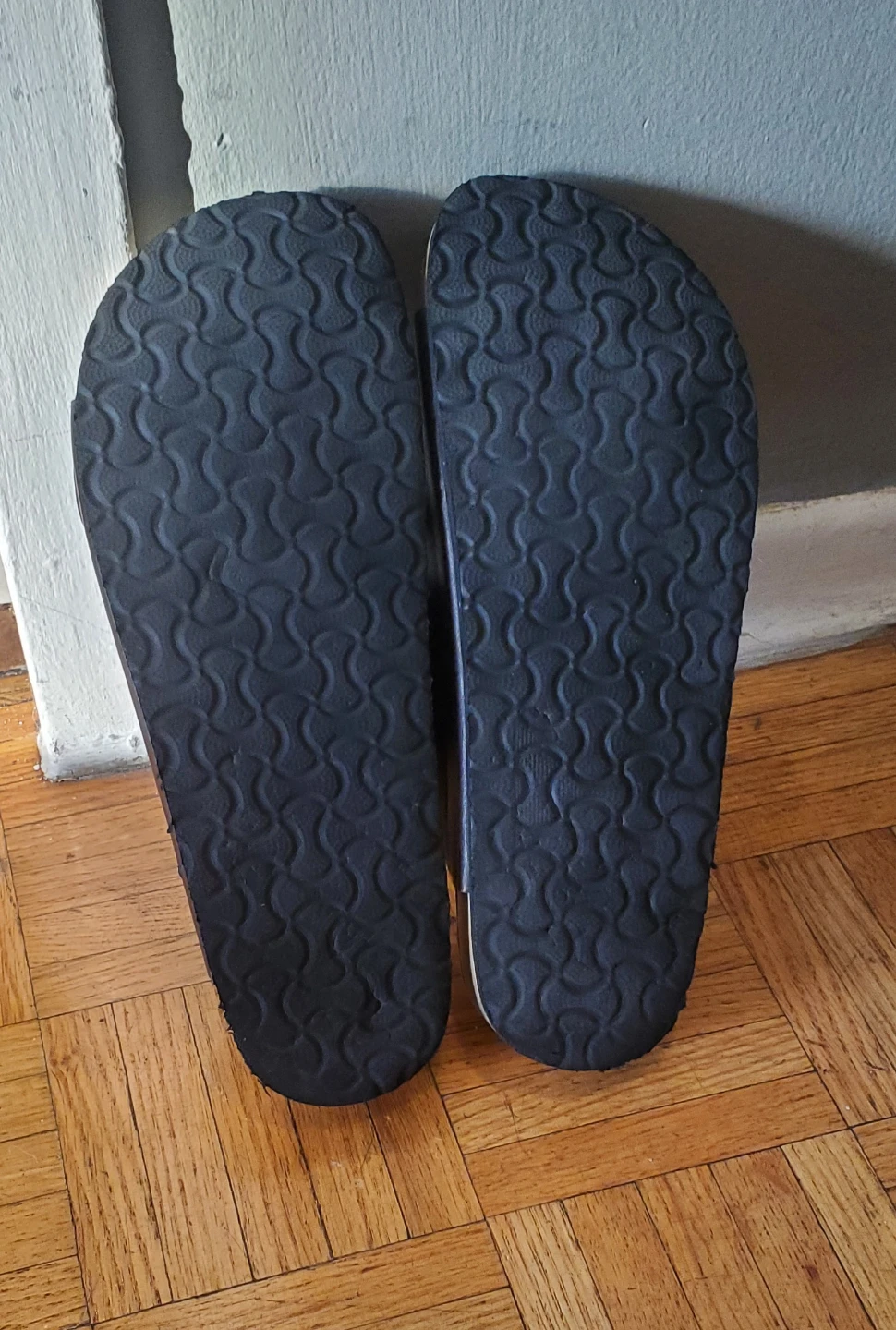 Amiani Slippers  Size 10 - photo 3