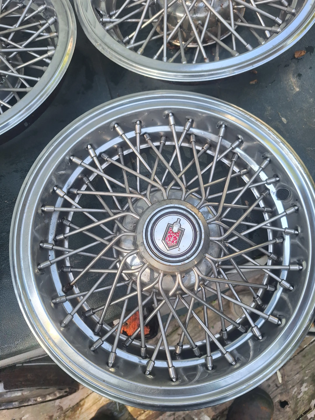 Set of 4 Oldsmobile Wire Hubcaps - photo 4