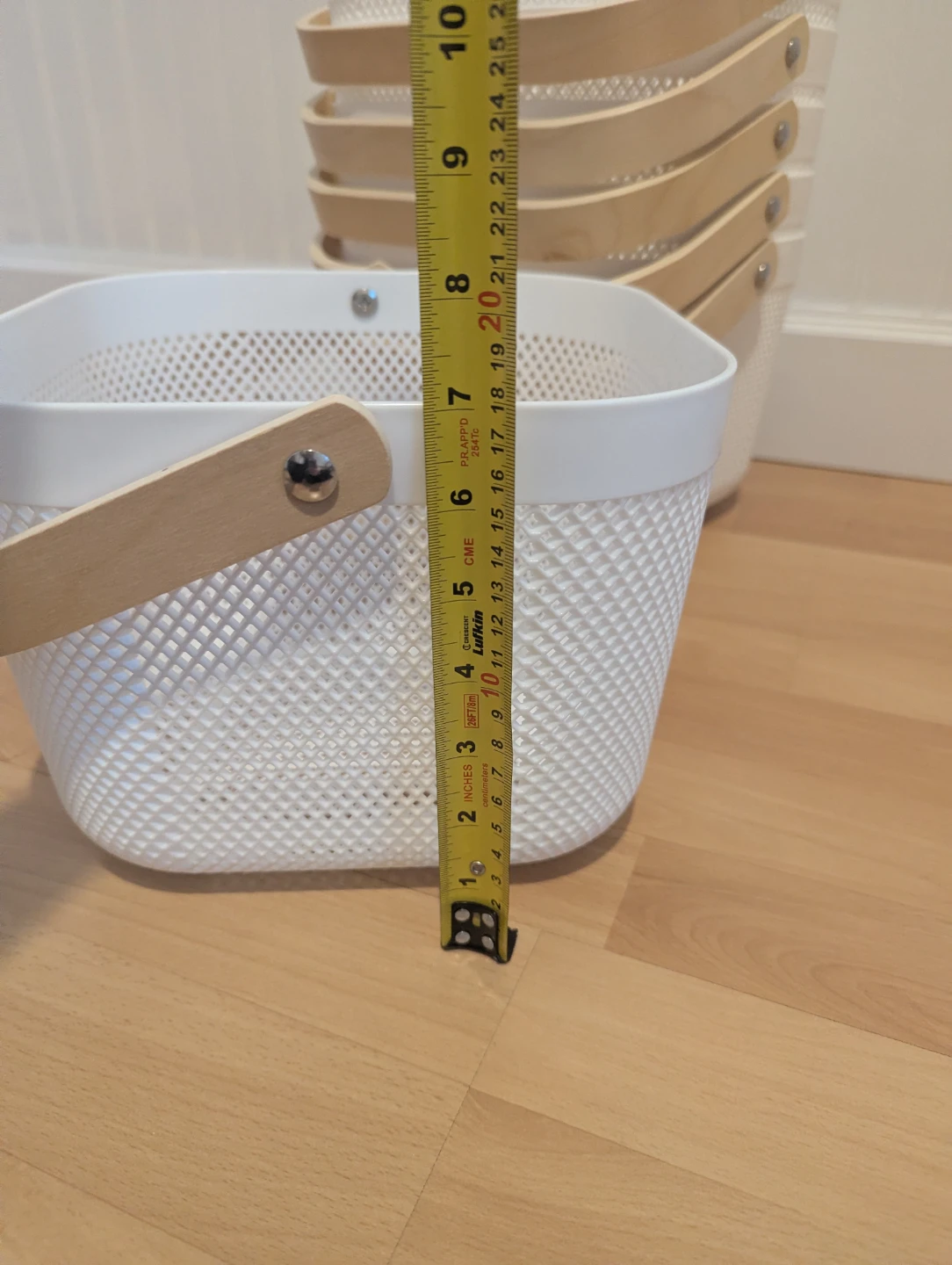 Set of 6 White Plastic Storage Baskets with Wooden Handles - photo 5