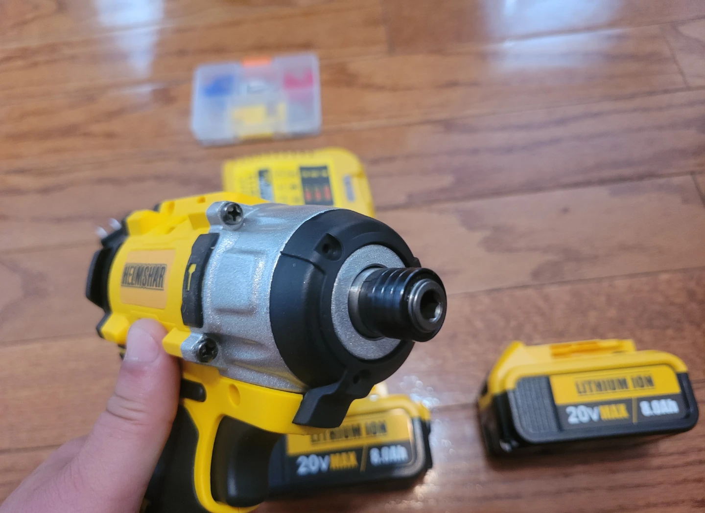 NEW Helmschwar Impact Driver Kit w/2 Batteries 8.0Ah & Charger - photo 2