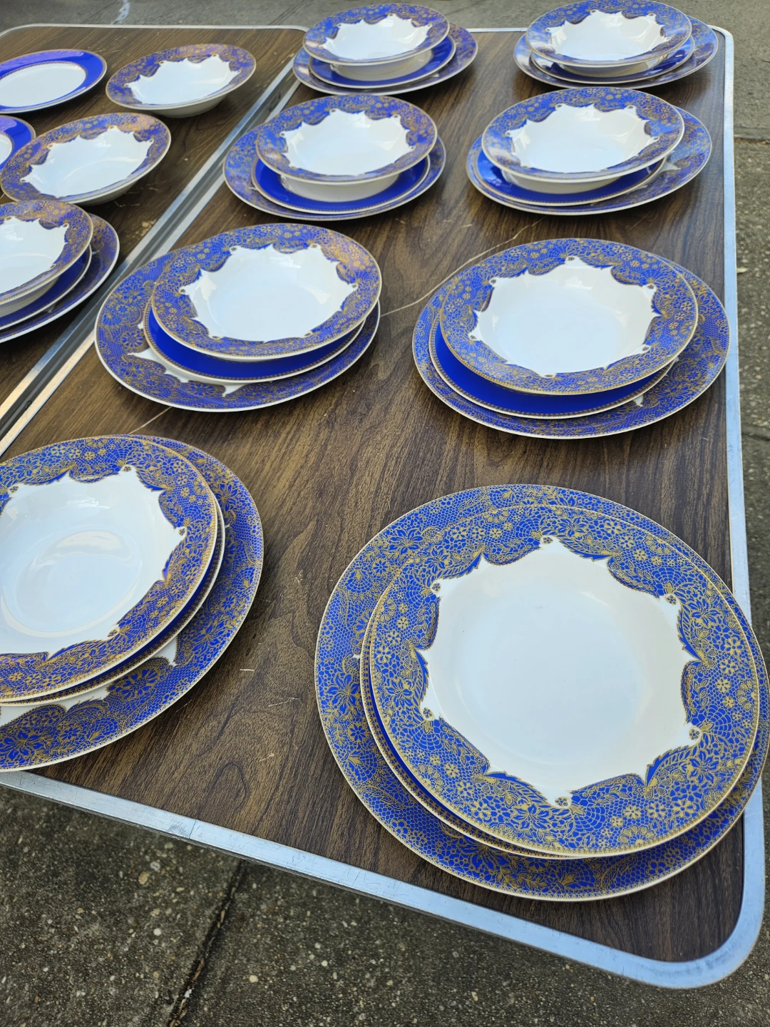 36 pieces Neiman marcus Dinnerware set - photo 3