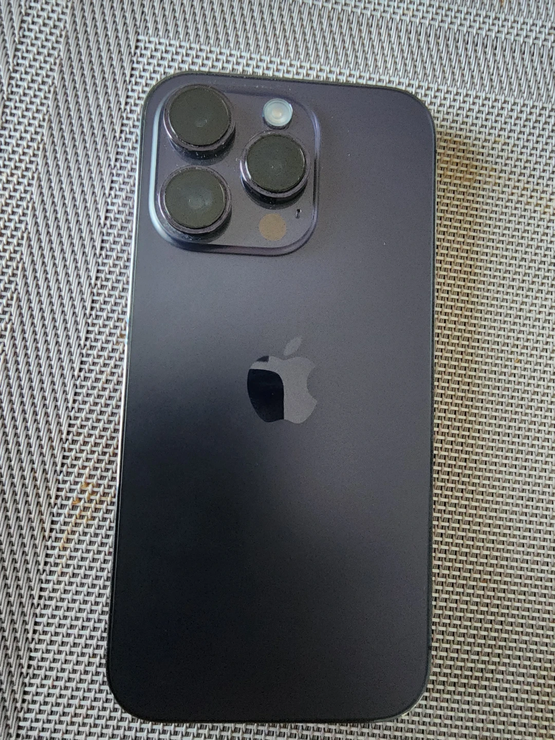 iPhone 14 Pro cloud lock like new shape - photo 2