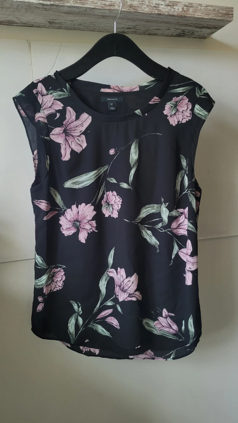 RW&CO. Floral Sleeveless Top - S