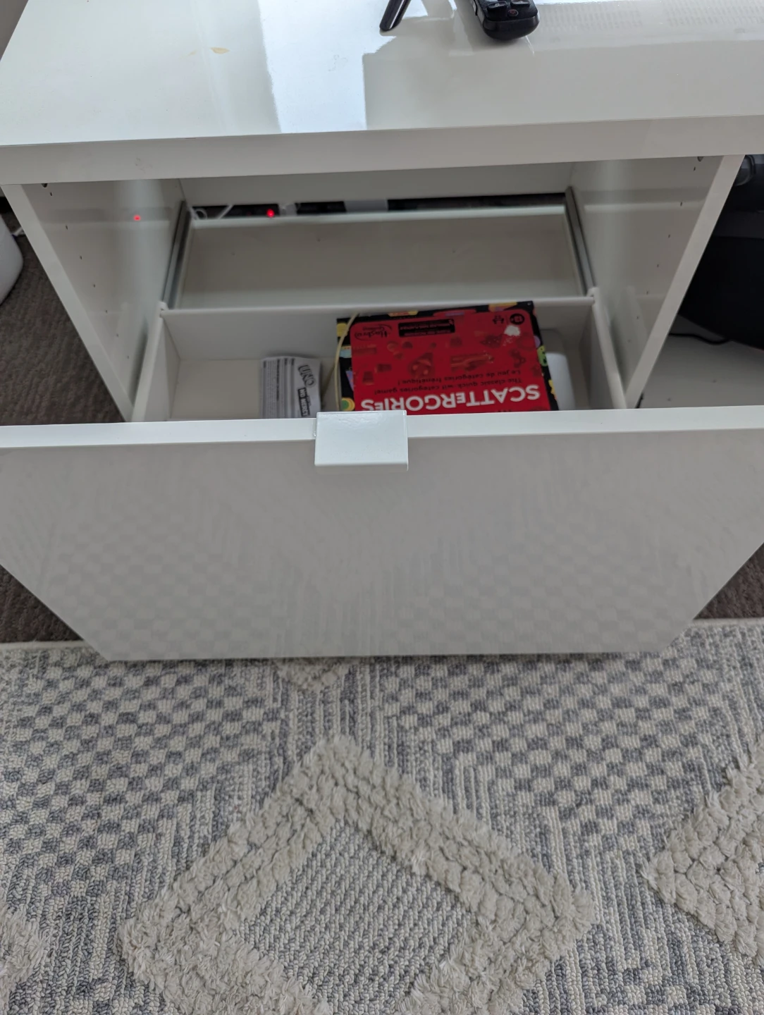 TV stand in a clean high-gloss white finish (with storage) - photo 2