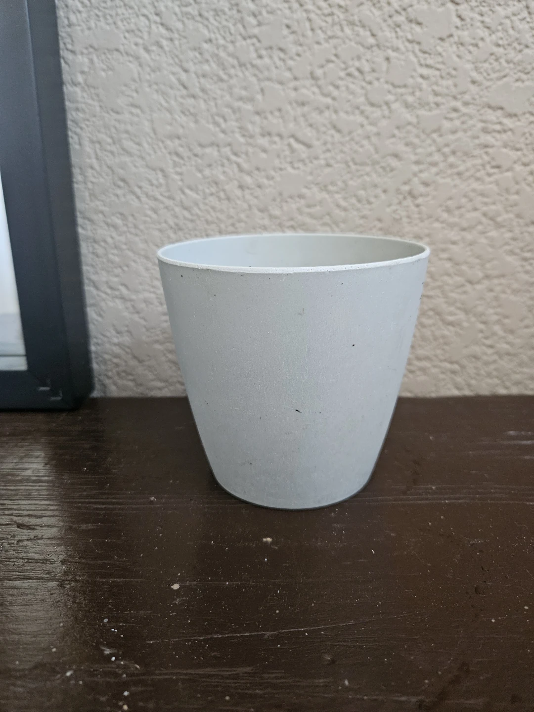 Light Grey Plastic Planter Pot - photo 2