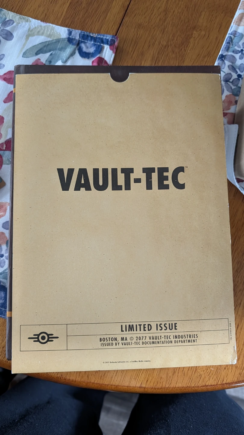 Fallout 4 Vault Dweller's Survival Guide Collector's Edition - photo 2