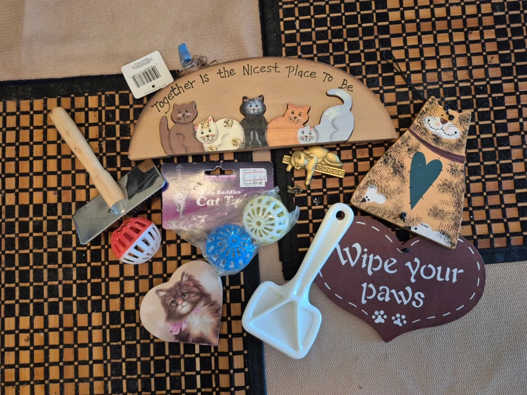Cat decor & supply