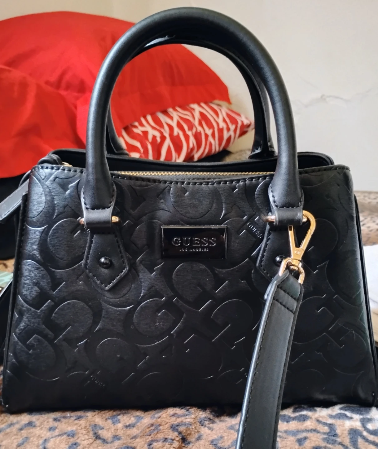 Authentic Black Guess Satchel Handbag $50 firm  p.u.o - photo 2