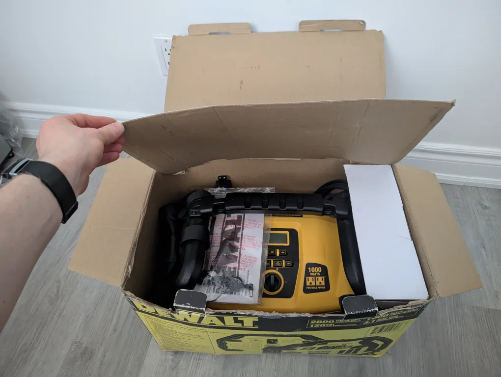 DeWALT power station unit with jump starter and air compressor - photo 3