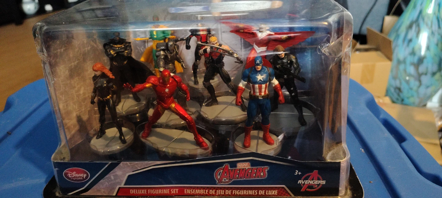 Disney Marvel Avengers Deluxe Figurine Set