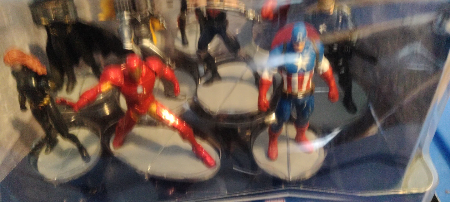 Disney Marvel Avengers Deluxe Figurine Set - photo 2