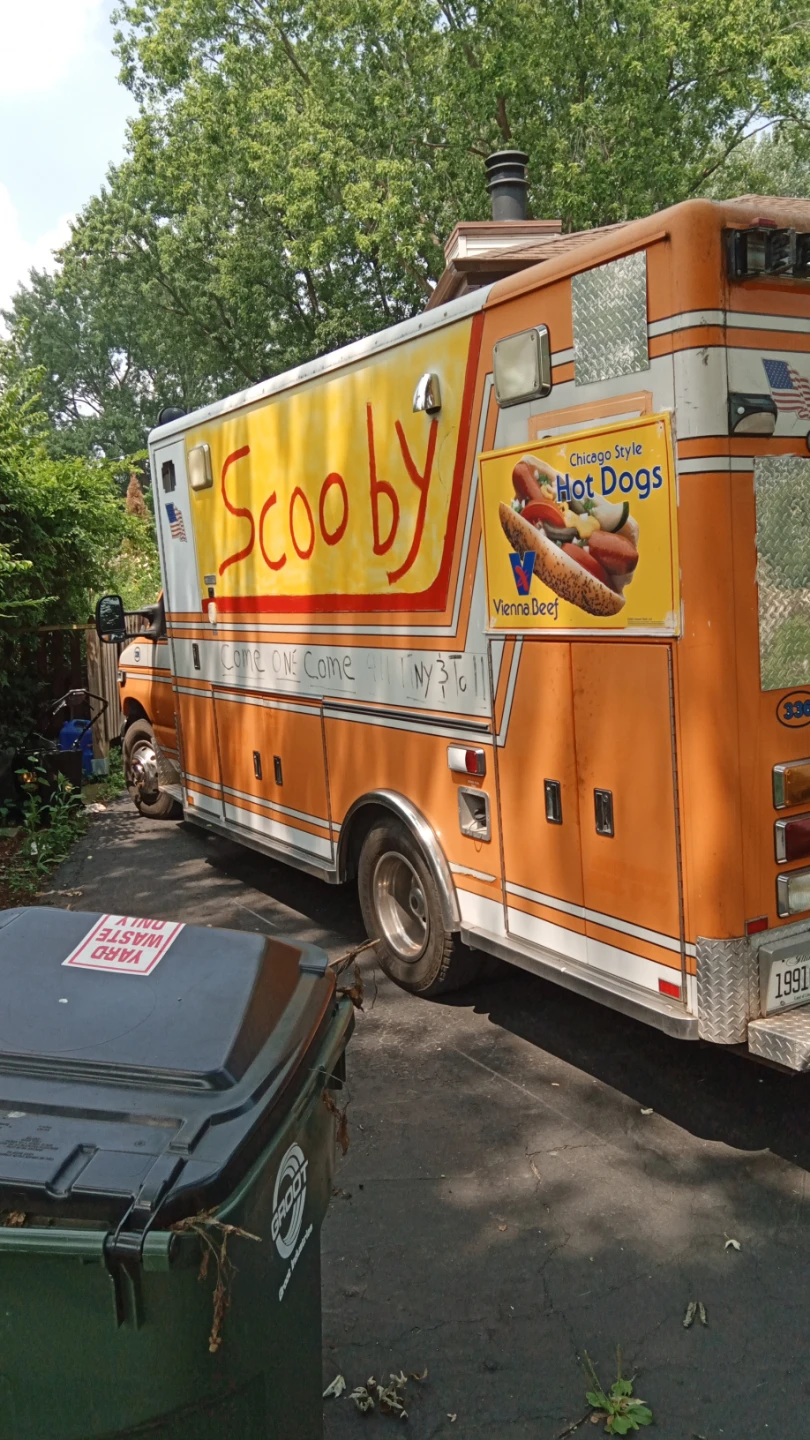 Scooby's Chicago Style Hot Dogs Food Truck