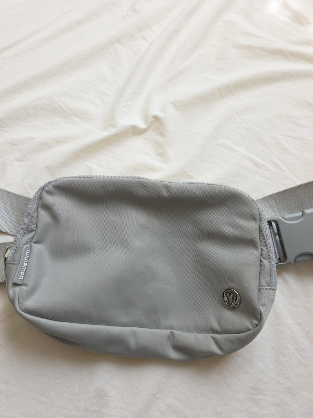 Lululemon Everywhere Belt Bag - Light Grey