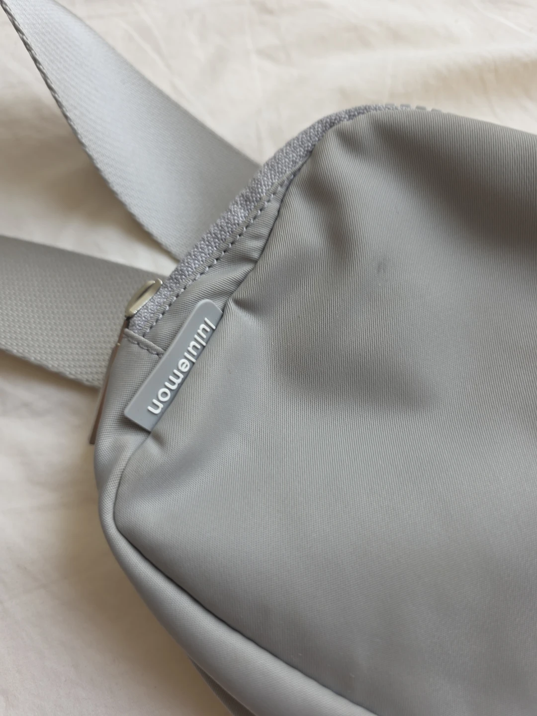 Lululemon Everywhere Belt Bag - Light Grey - photo 3