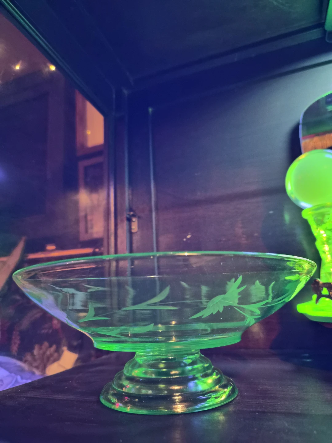 Uranium depression glass bowl - photo 2