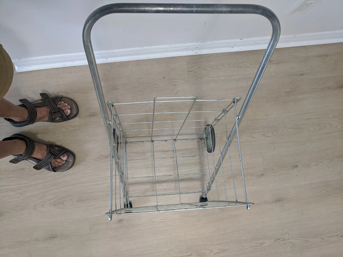 Small Metal Shopping Cart - photo 3