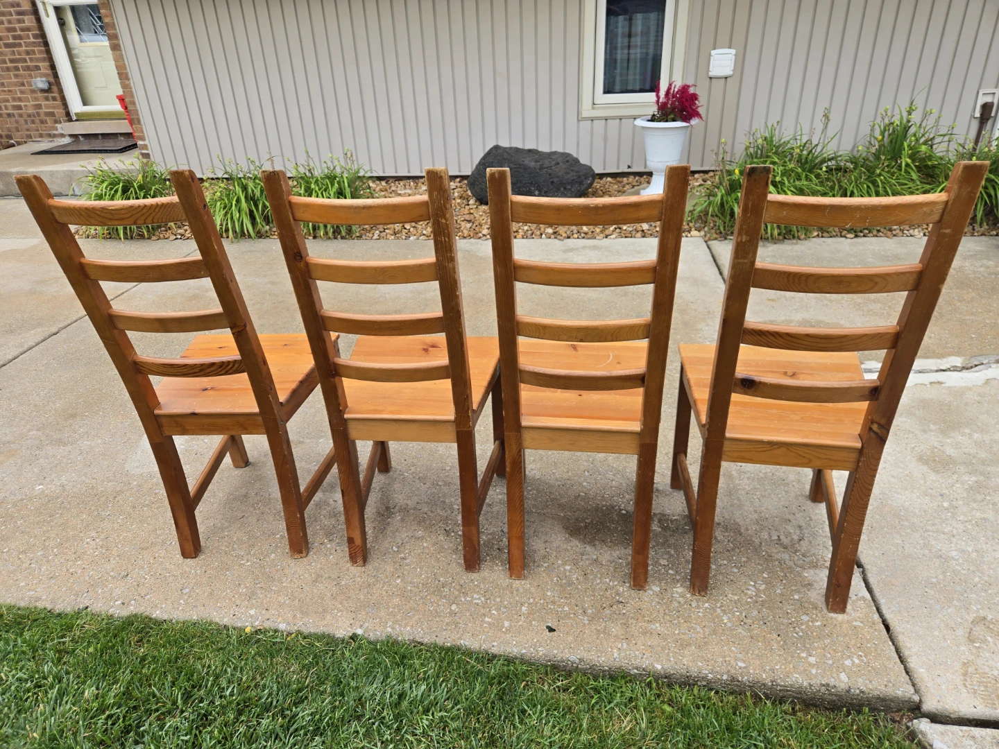Set of 4 Wooden Dining Chairs - photo 3