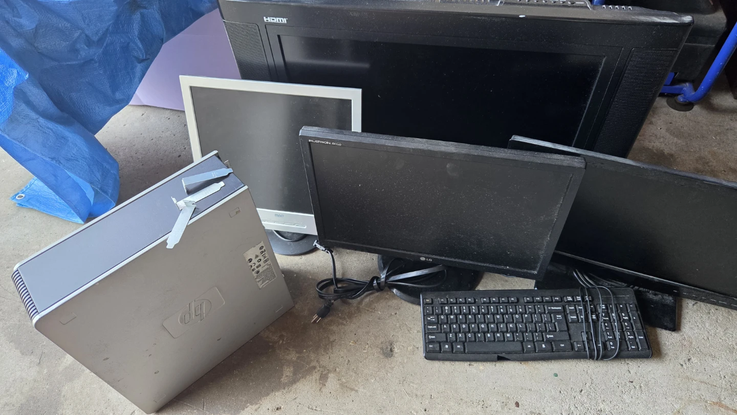 Computer Tower, Monitors, and Keyboard Bundle - photo 2