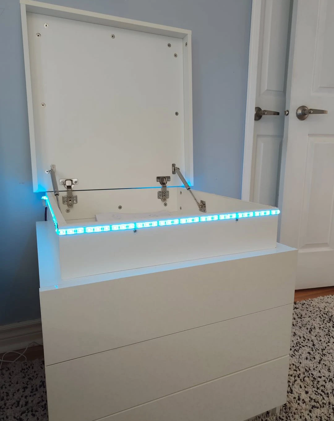 White 3-Drawer Nightstand with LED Lights - photo 4