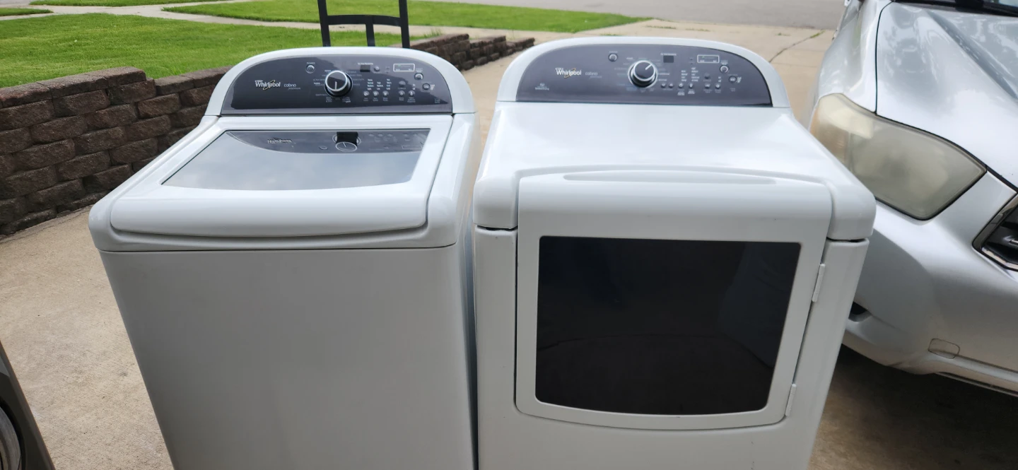 XL Capacity Whirlpool Cabrio Washer and  Gas  Dryer