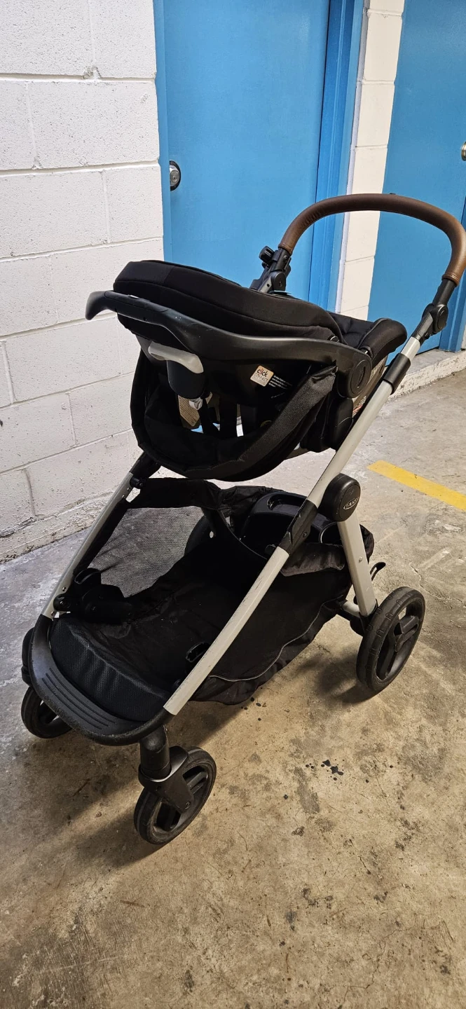 Graco Stroller with Car Seat Adapter - photo 3