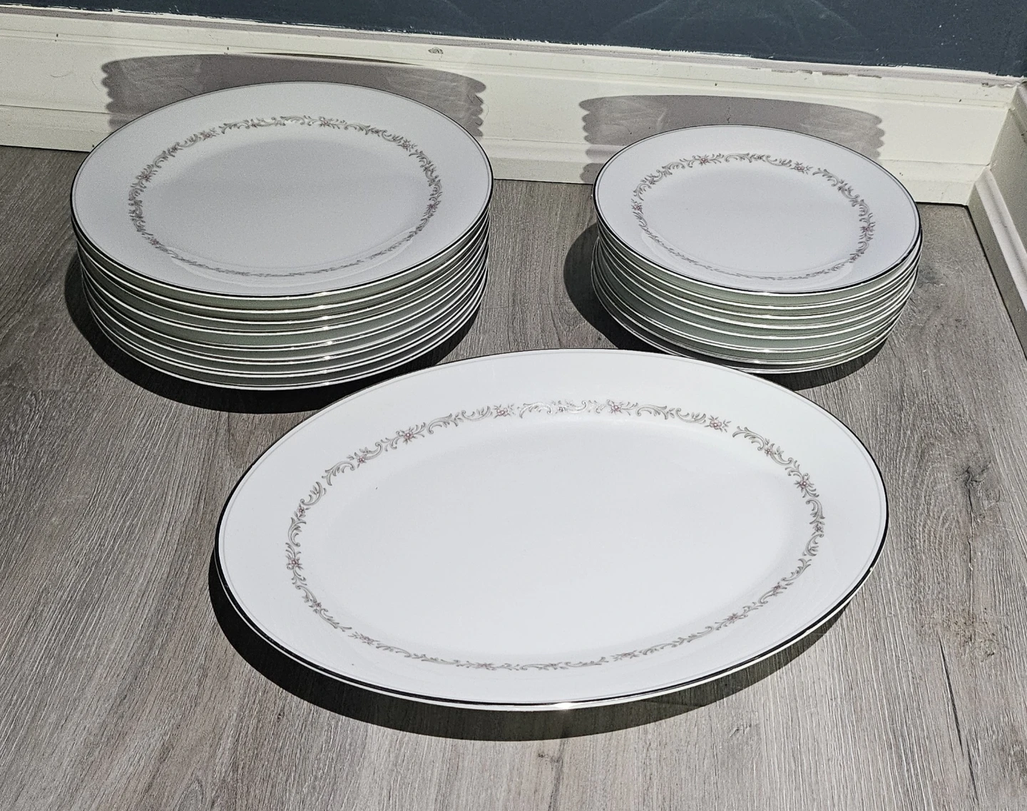 Noritake Sakura Fine China Dinnerware Set