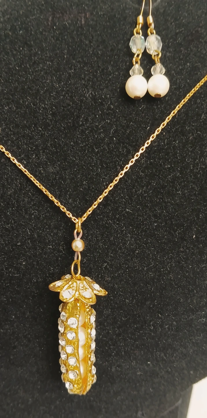 Gold plated PEA pendant necklace and earrings set - photo 2