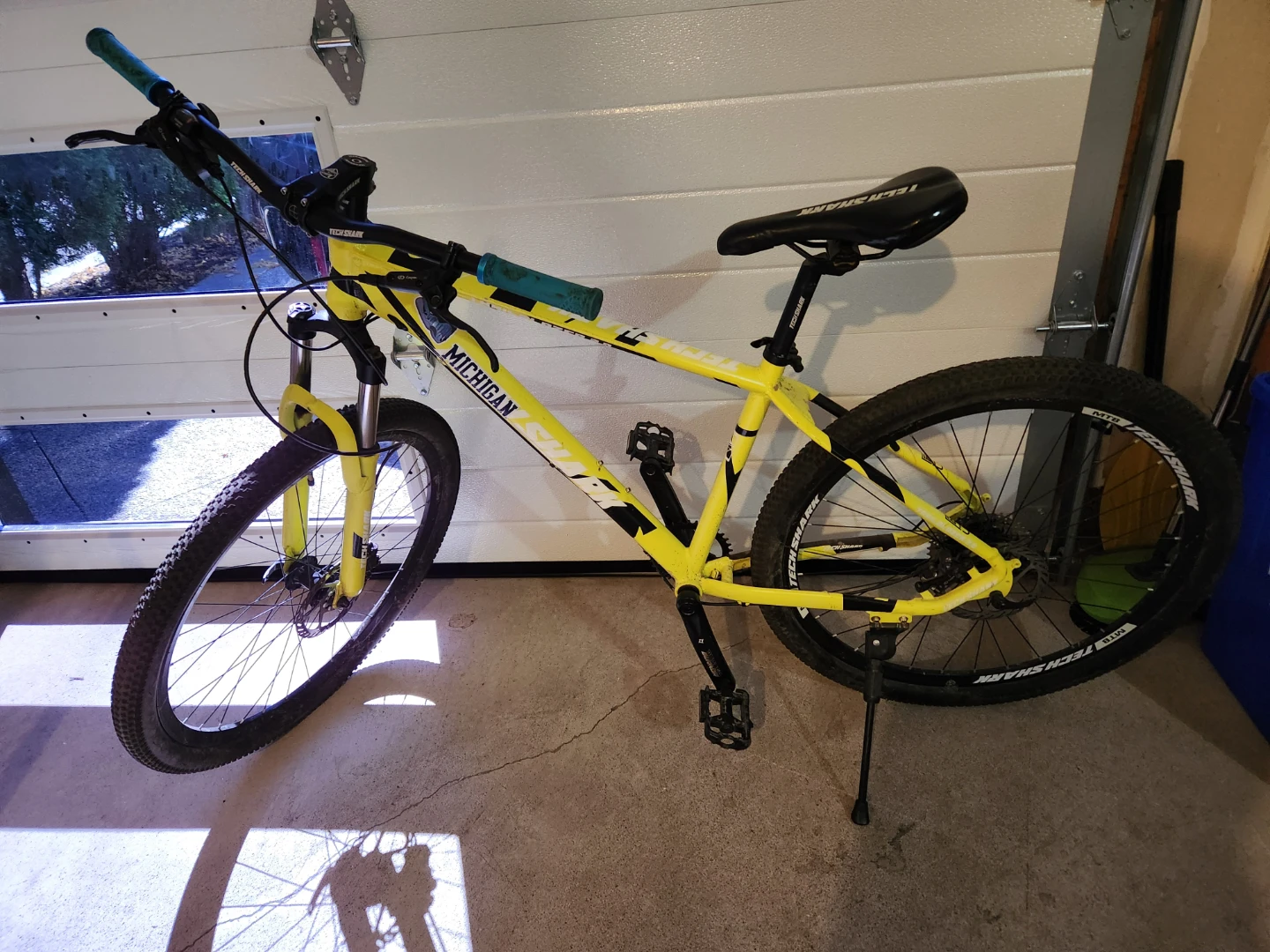 Yellow techshark Mountain Bike