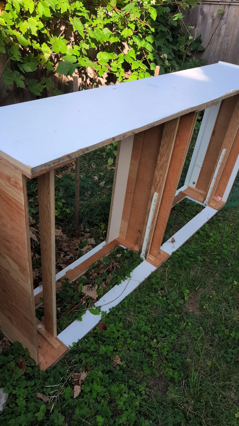 White Wooden Drawer Unit