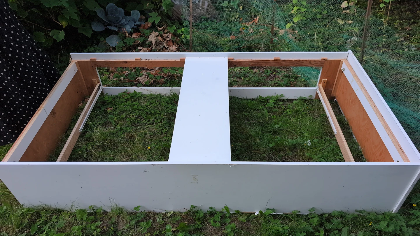 White Wooden Drawer Unit - photo 4