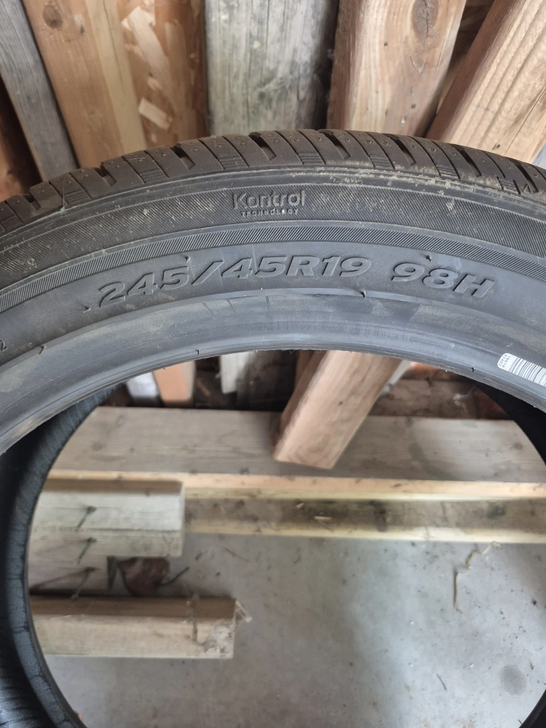 Hankook Kinergy GT Tire 245/45R19 - photo 2
