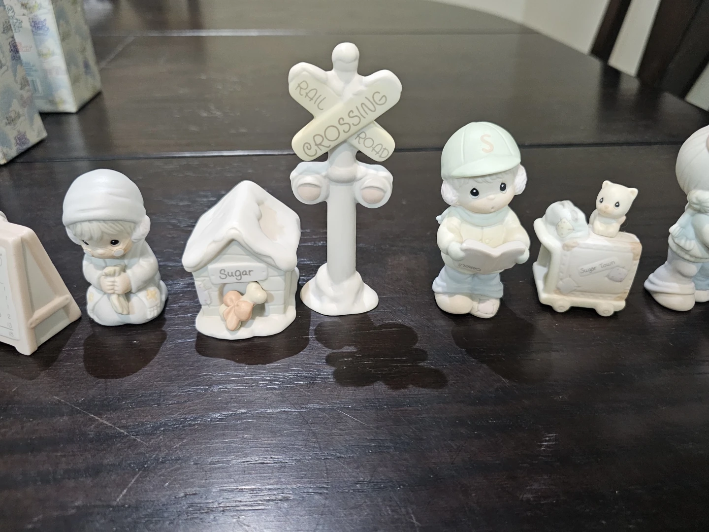 Precious Moments Figurines Collection - photo 3