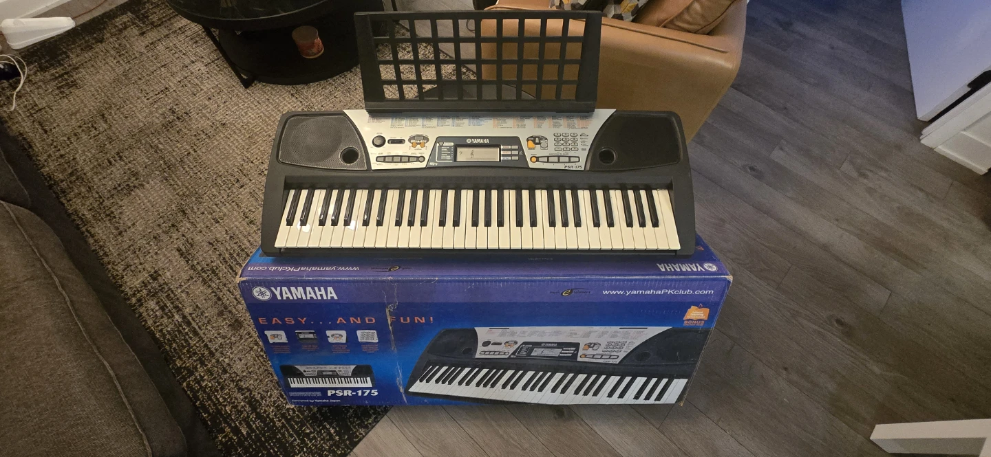 Yamaha PSR-I75 Portable Keyboard