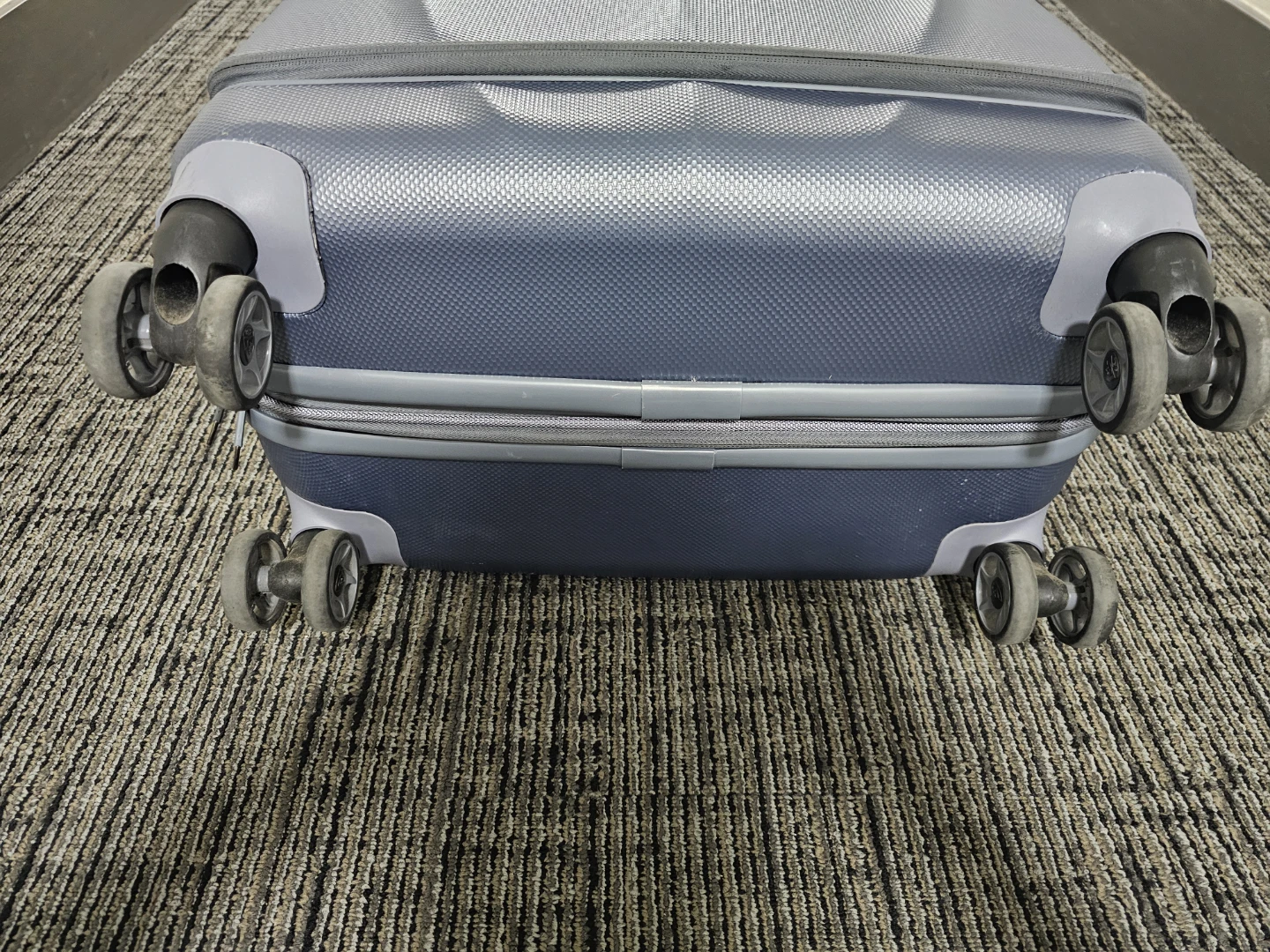 HEYS Executive 30 Inch Large Luggage - photo 3