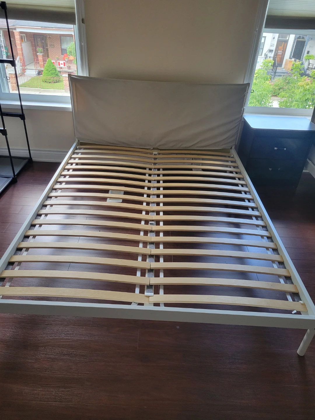 Queen bed frame $100 mattress $100