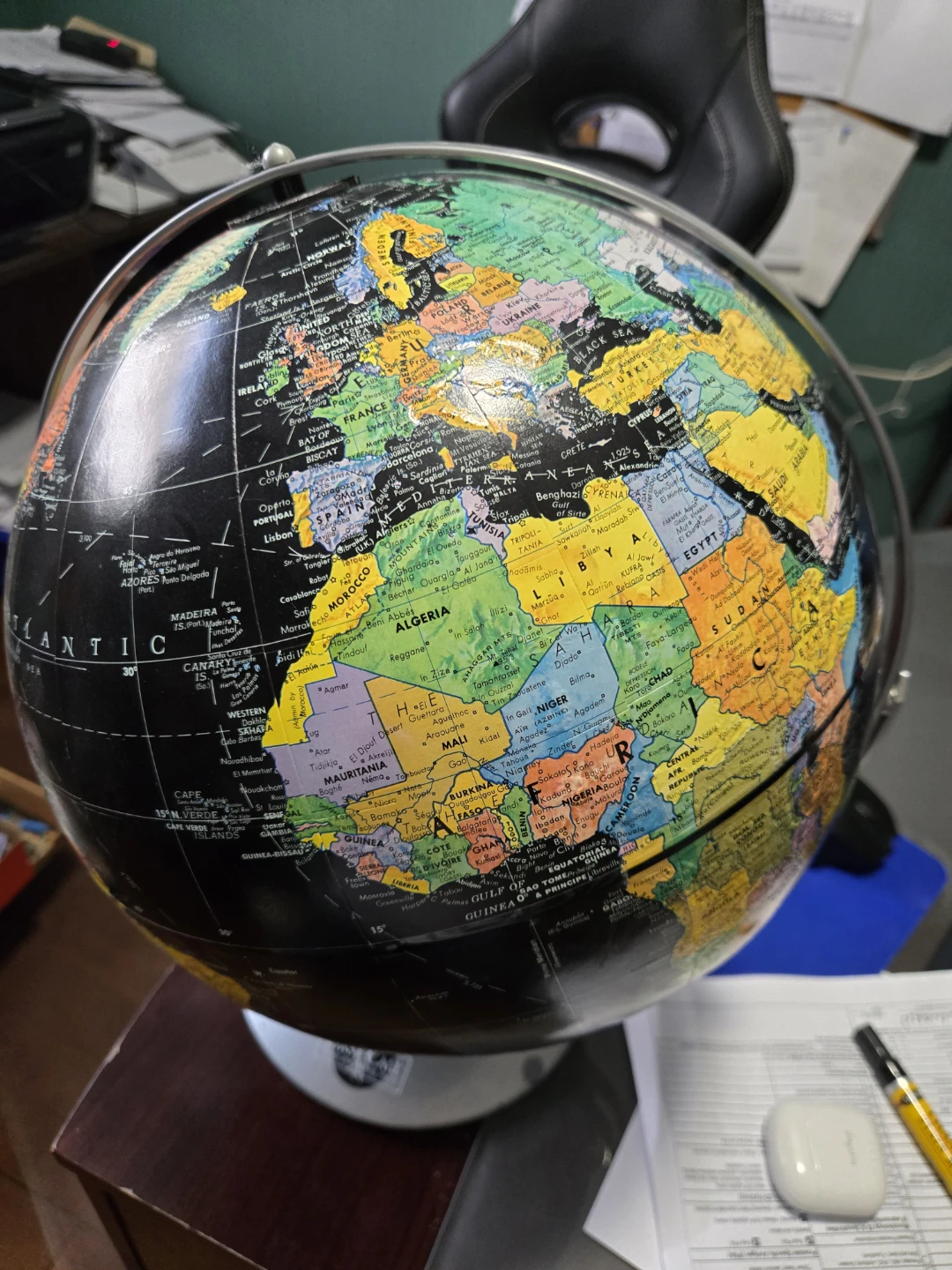 Black Globe