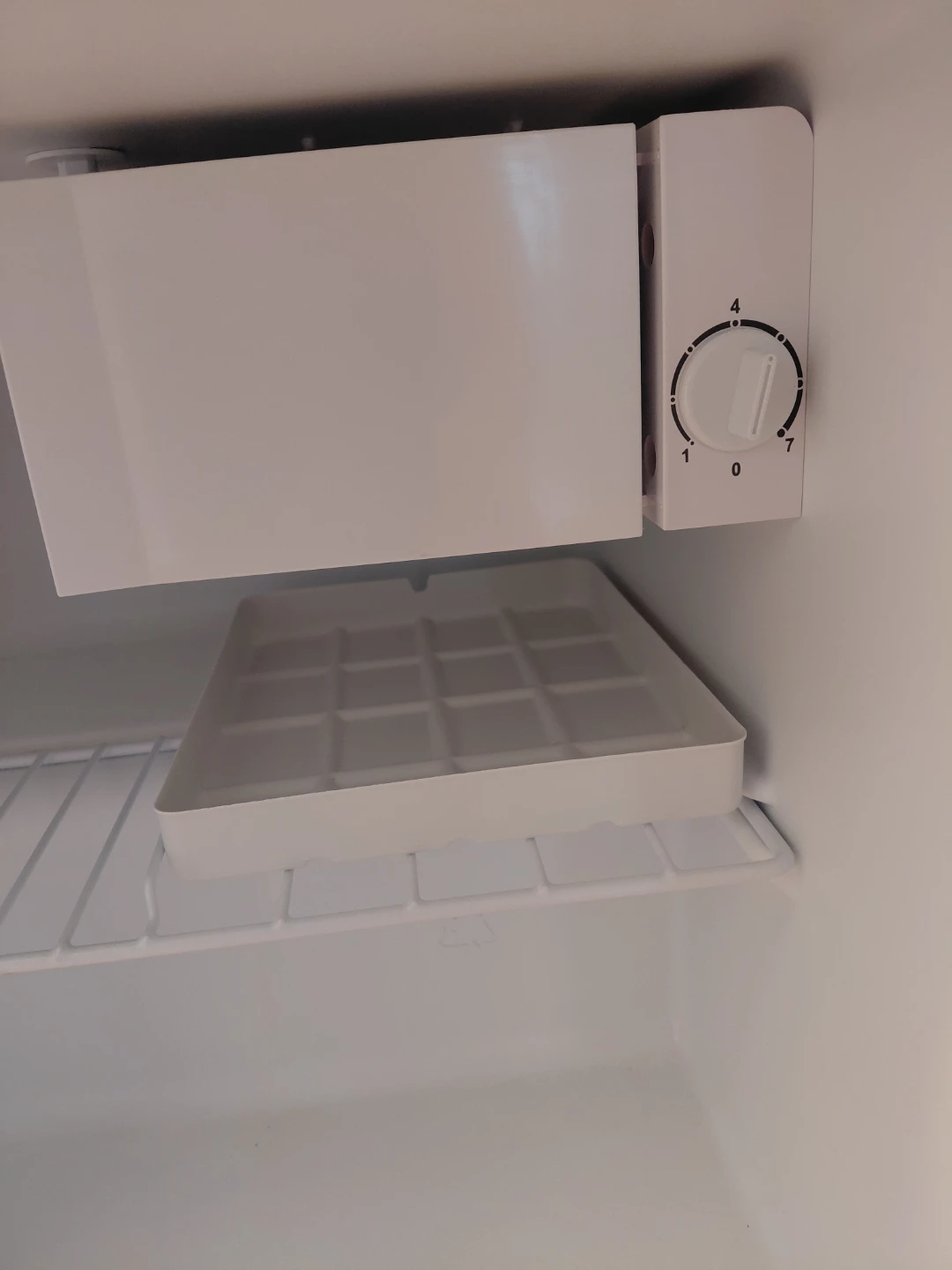 Galanz GL17BK Mini Fridge - photo 3