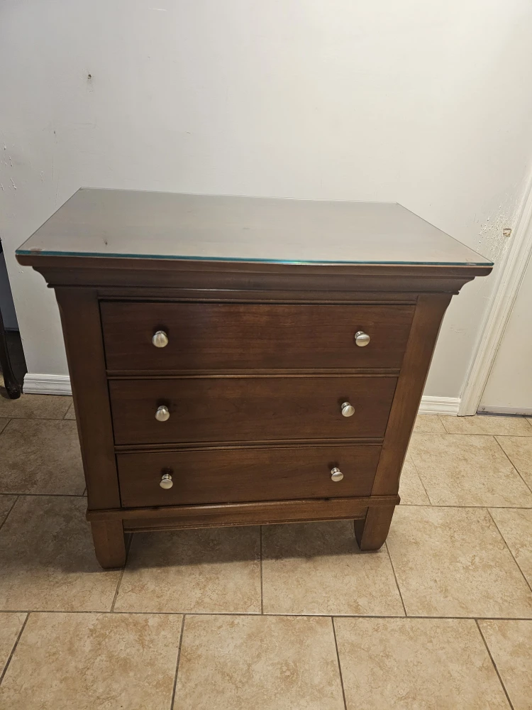 Two Thomasville Wood Nightstands - photo 2