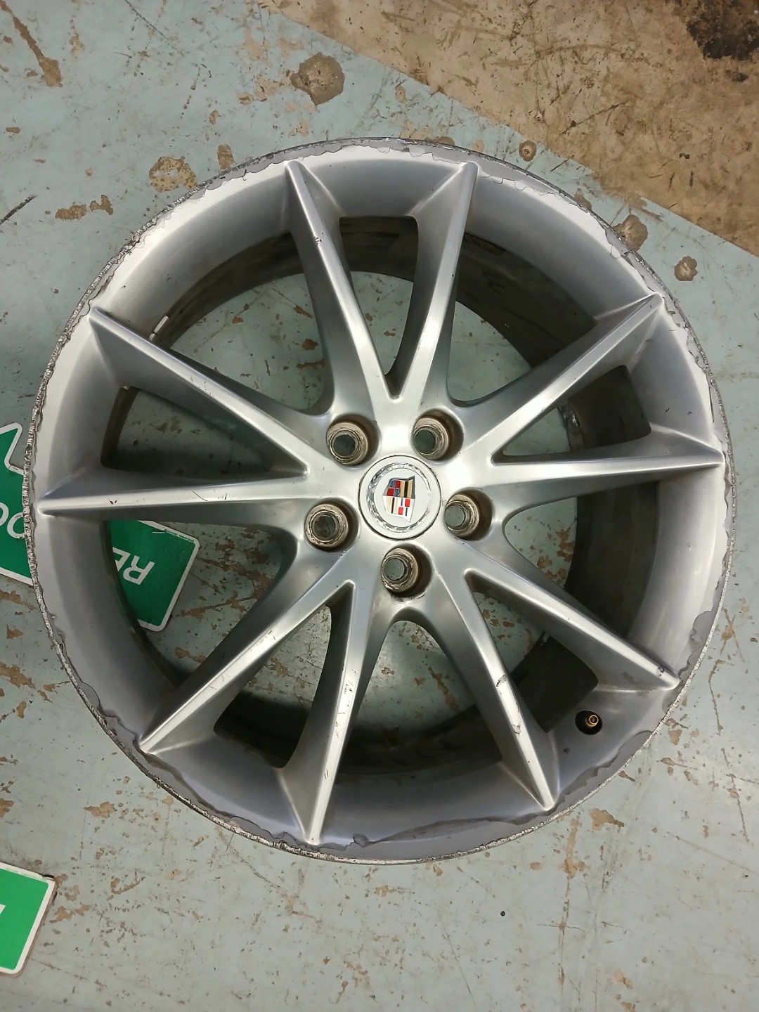 Cadillac Alloy Wheel rim - photo 2