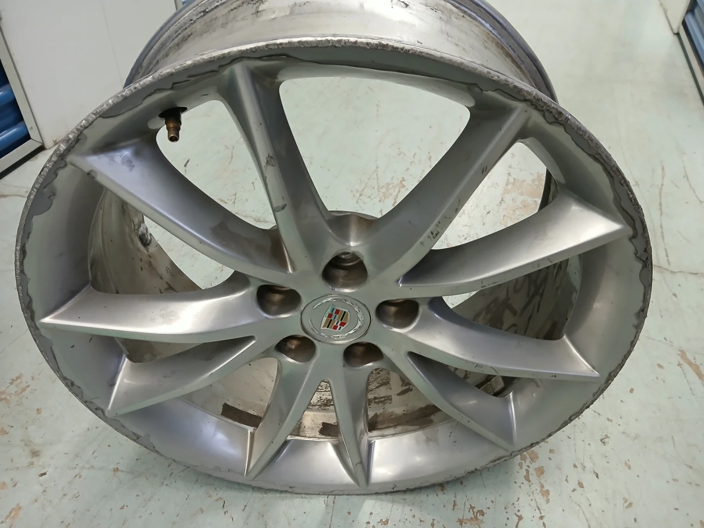 Cadillac Alloy Wheel rim - photo 5