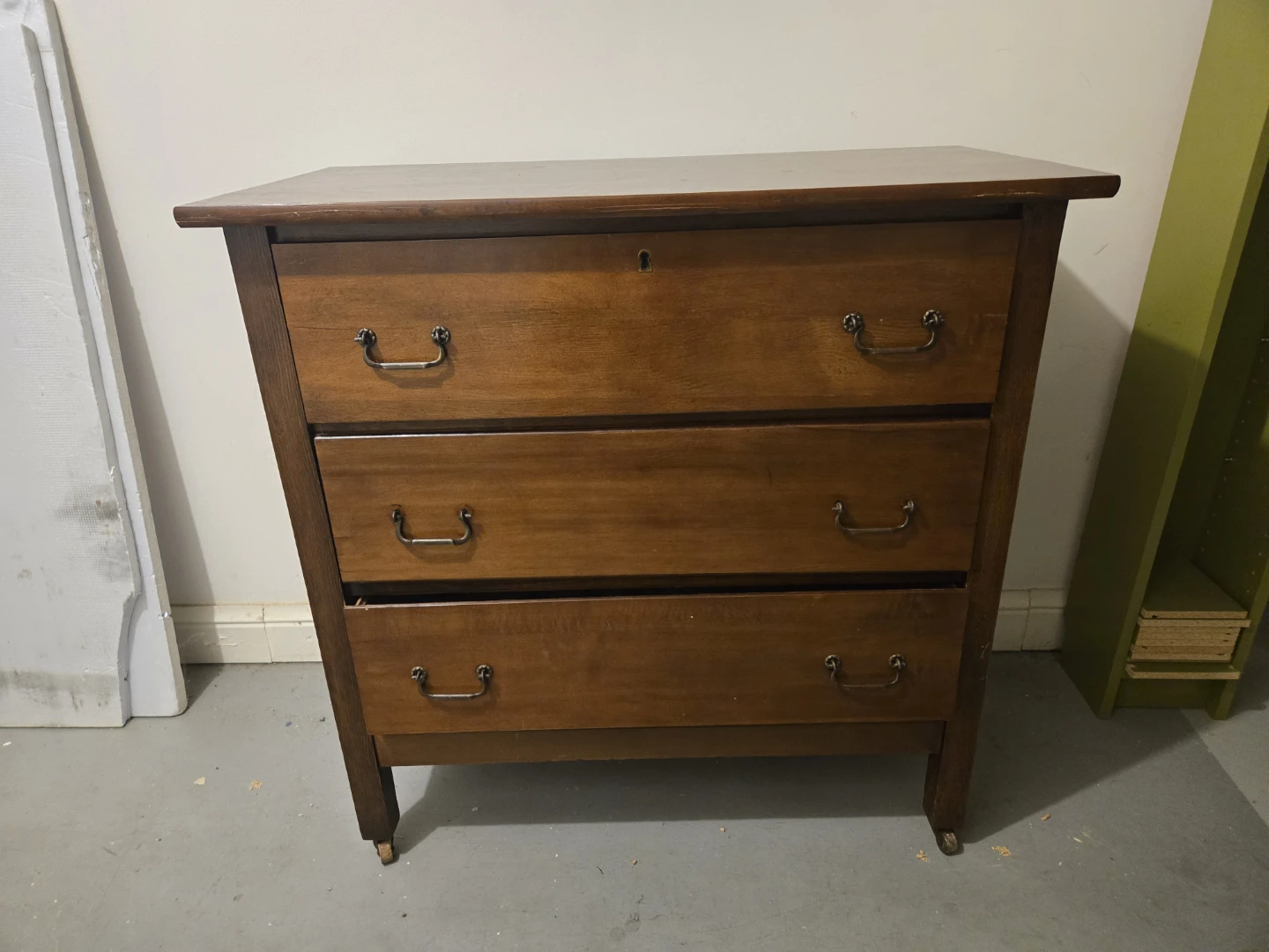 Wooden Dresser Chest with 3 Drawers