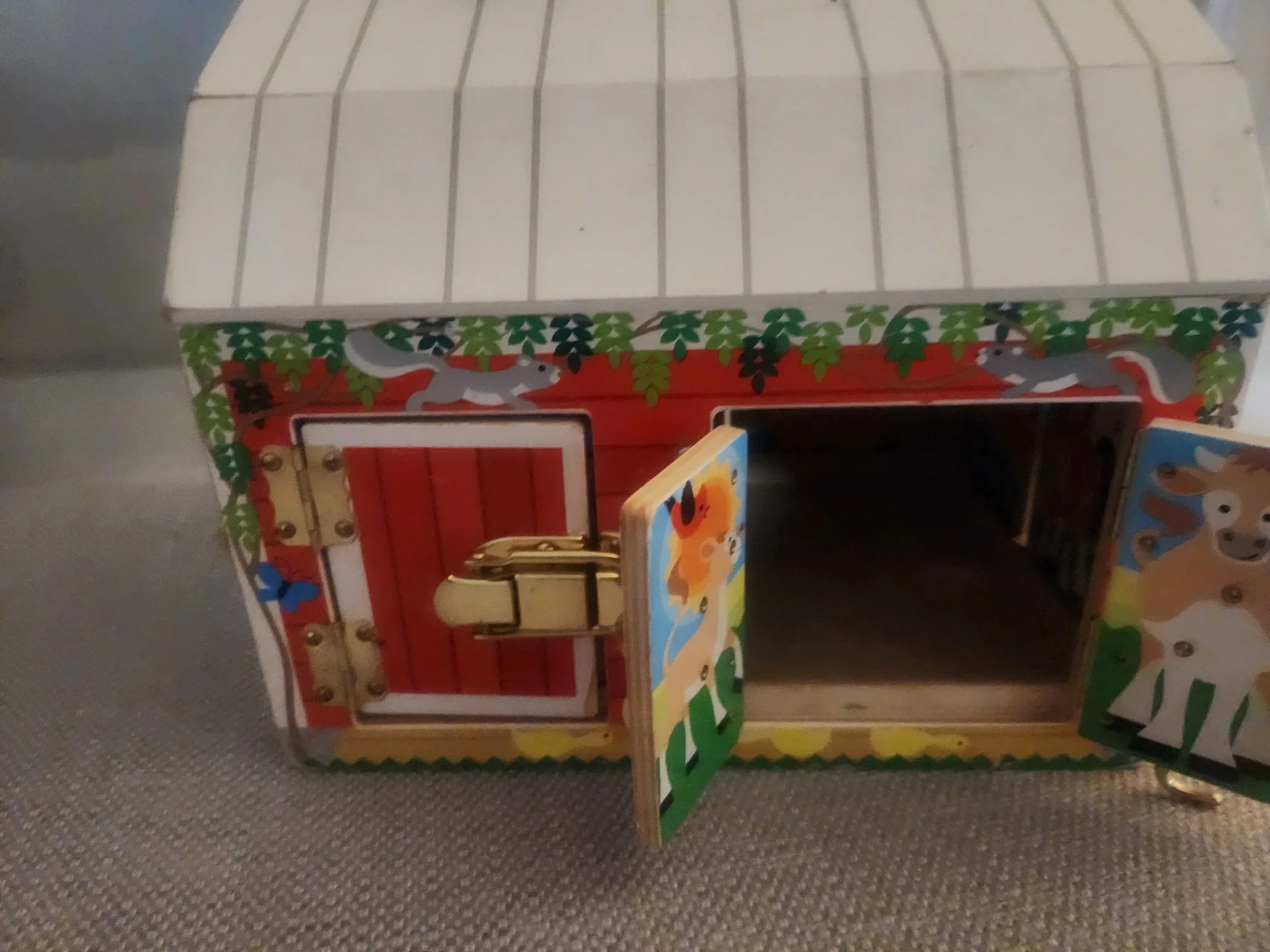 Vintage Wooden Barn Toy with Locks - photo 5