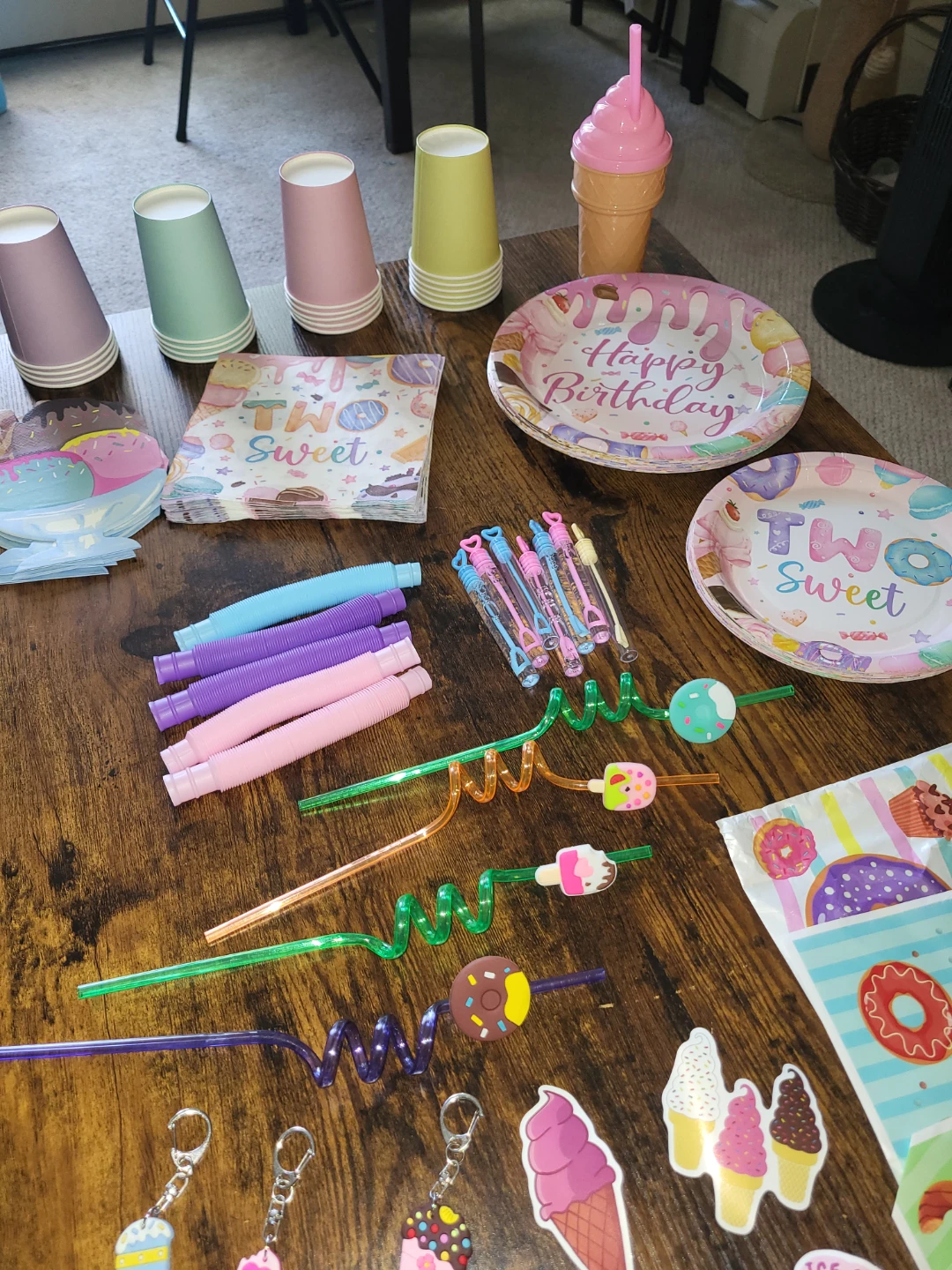 "Two sweet" pastel party decorations and favours - photo 4