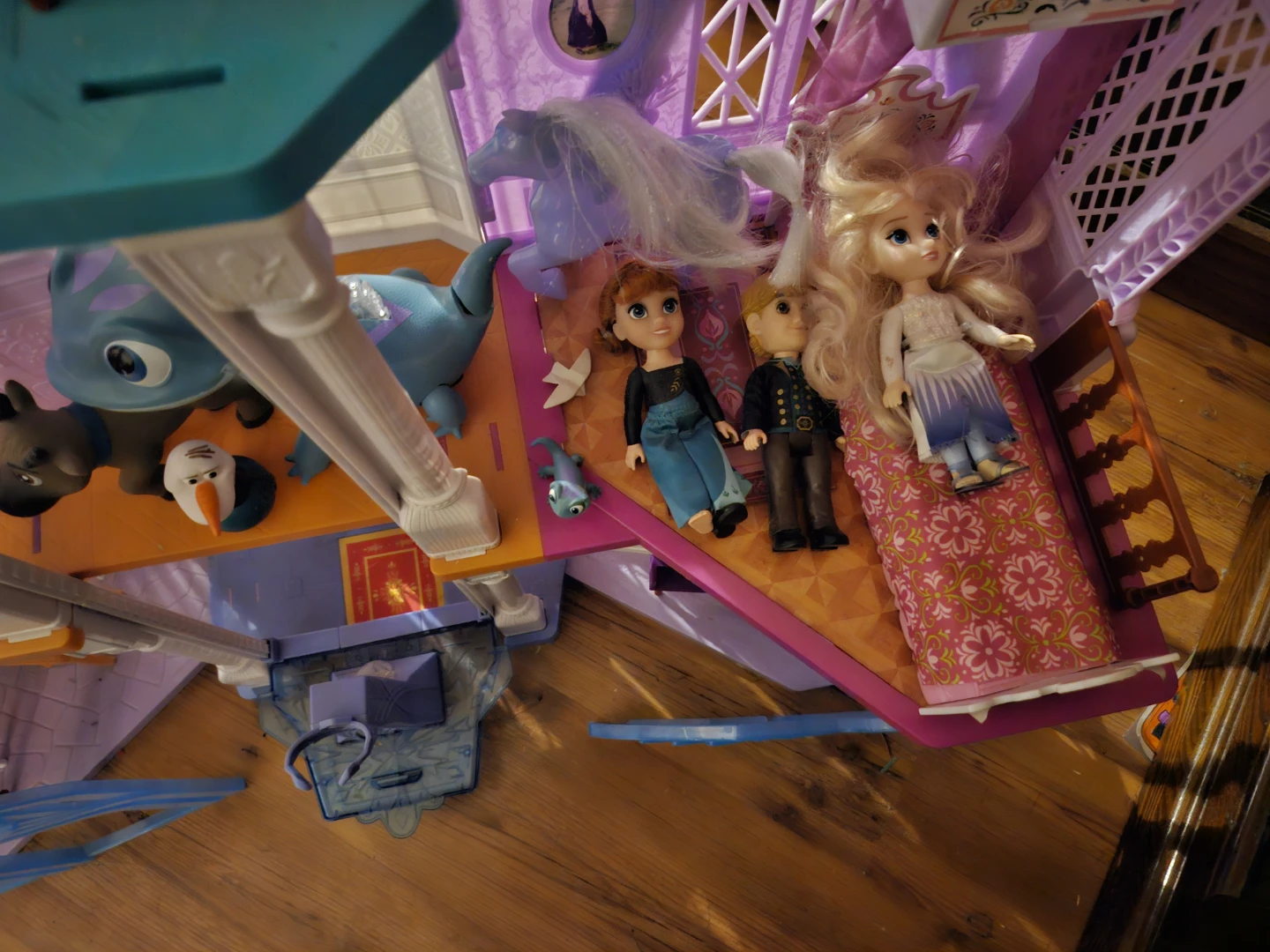 Disney Frozen Elsa's Ice Castle Playset with Dolls - photo 4