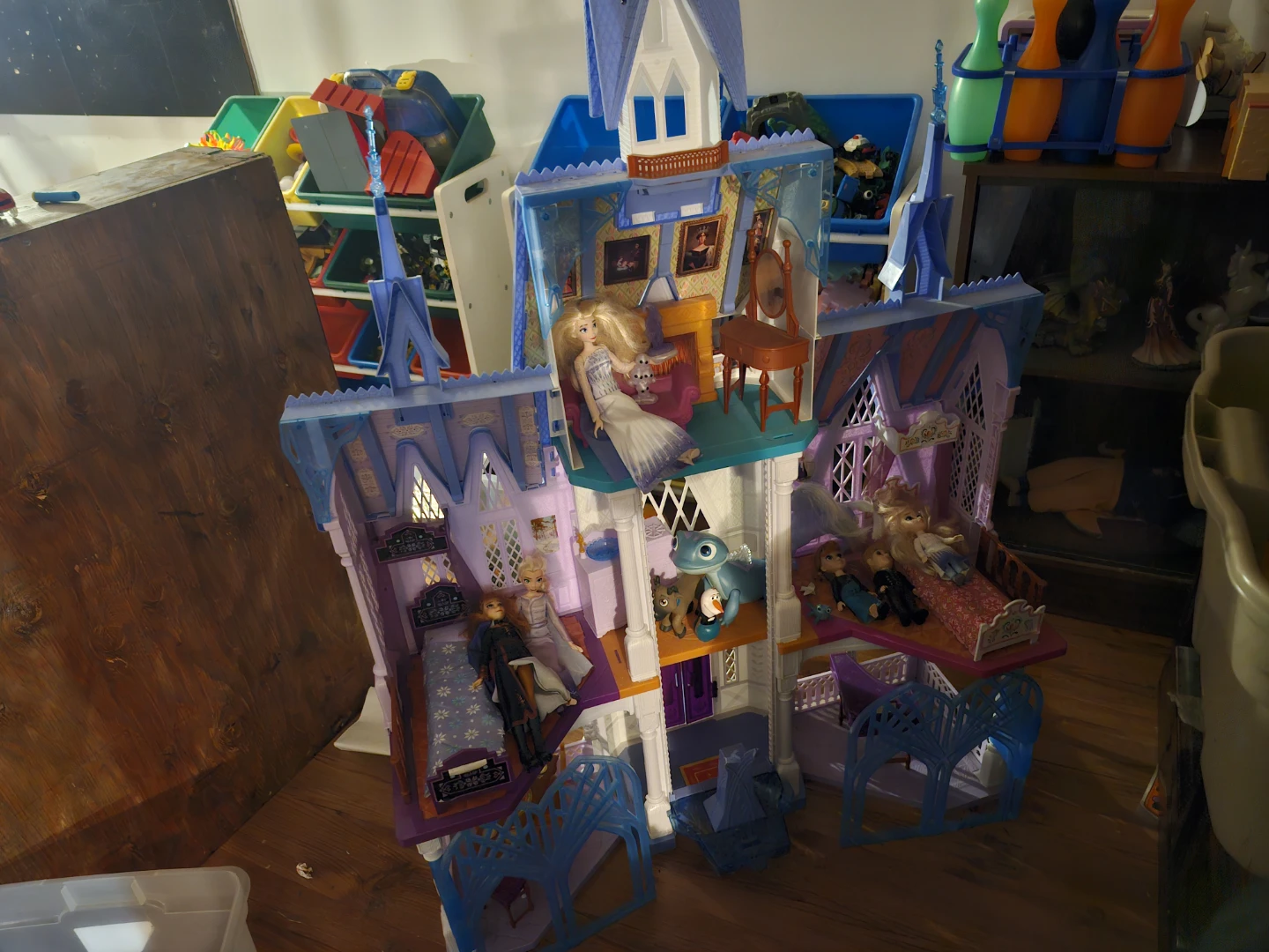 Disney Frozen Elsa's Ice Castle Playset with Dolls - photo 5