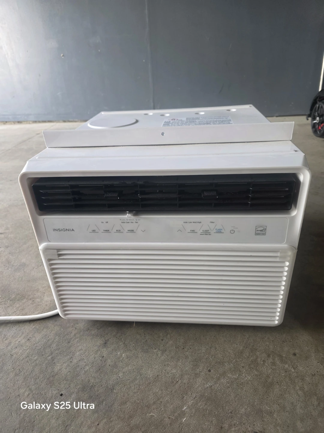 Insignia 12,000 BTU Inverter Window Air Conditioner - photo 2