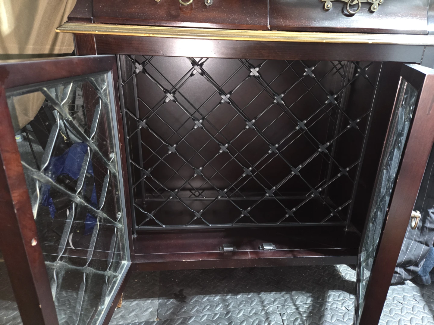 Bombay & Co. Wooden wine cabinet with glass doors - photo 2