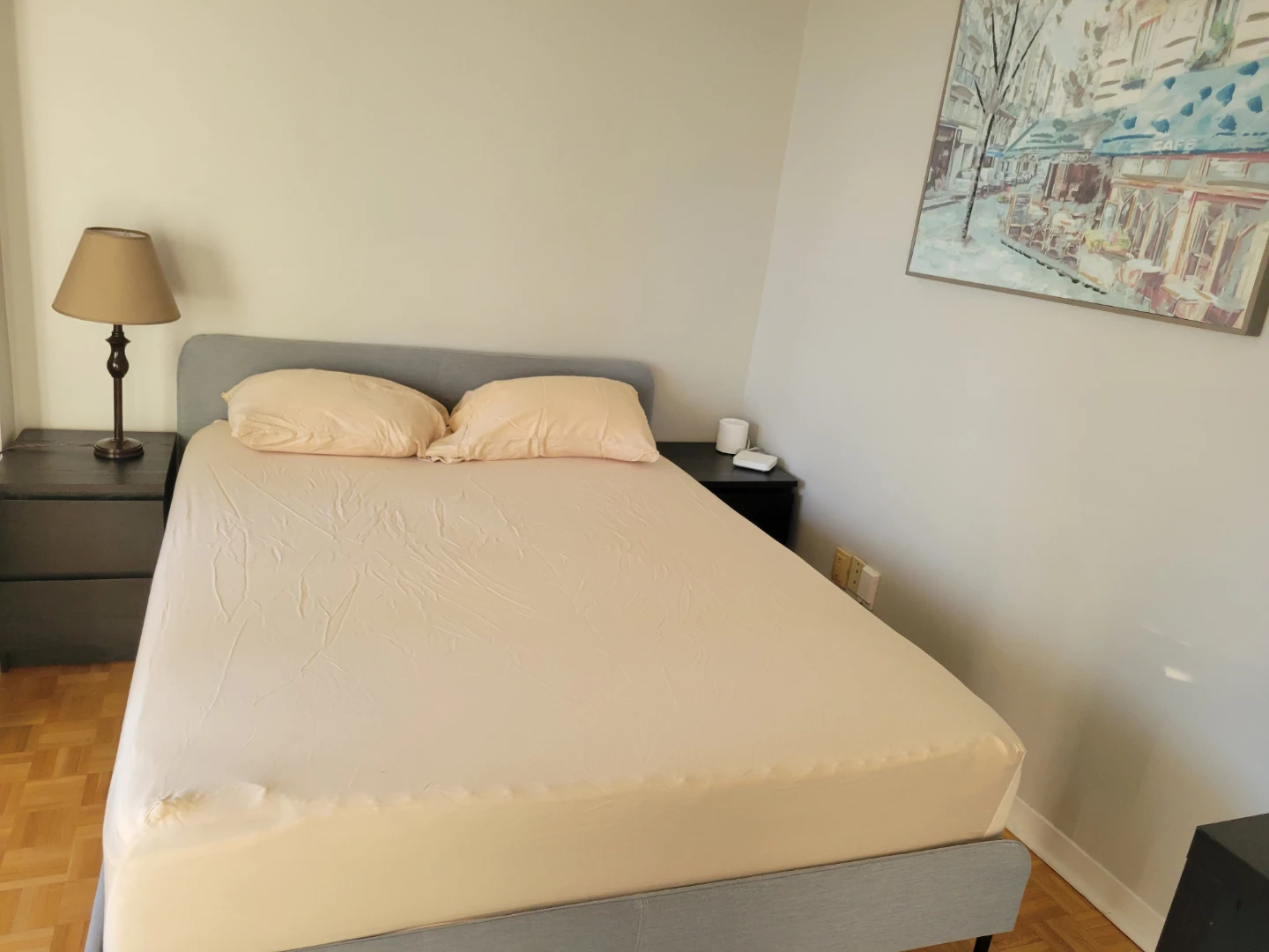 Master bedroom with private 1/2 bath & balcony. Square One area - photo 2