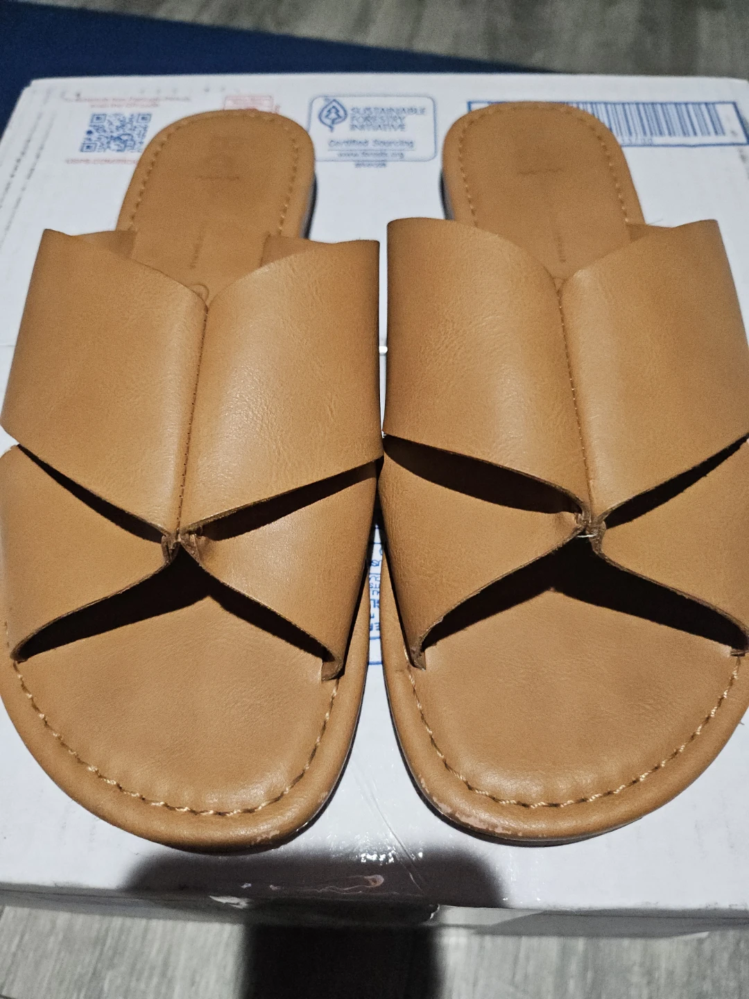 BCI "California" Tan Faux Leather Slide Sandals Size 8